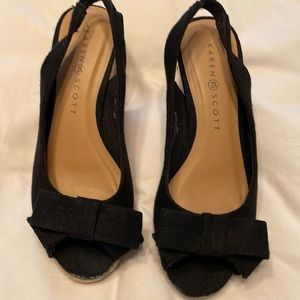 Black wedge with open toe and bow - Karen Scott - size 5
